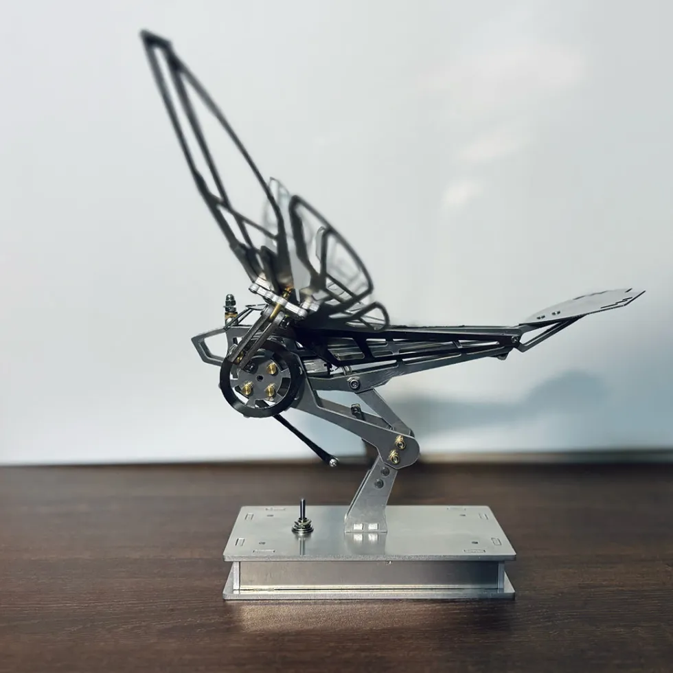 3D Metal Mechanical Flying Fish Dynamic Bionic Model