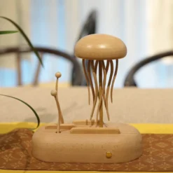 Wooden Jellyfish Bionic Ocean Creature Model – Dynamic Desktop Stress Relief Display